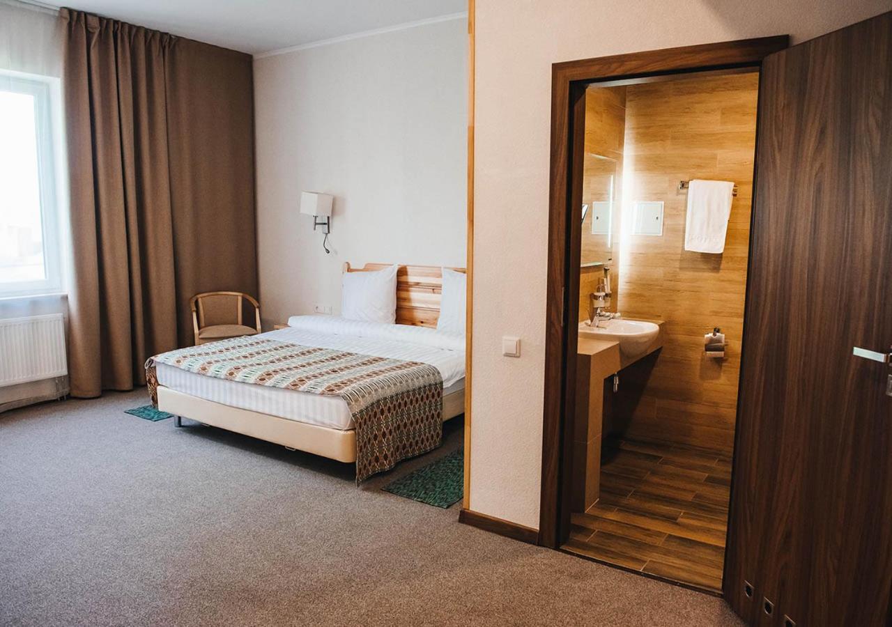 Green Park Hotel Airport Minsk 锡利奇 外观 照片